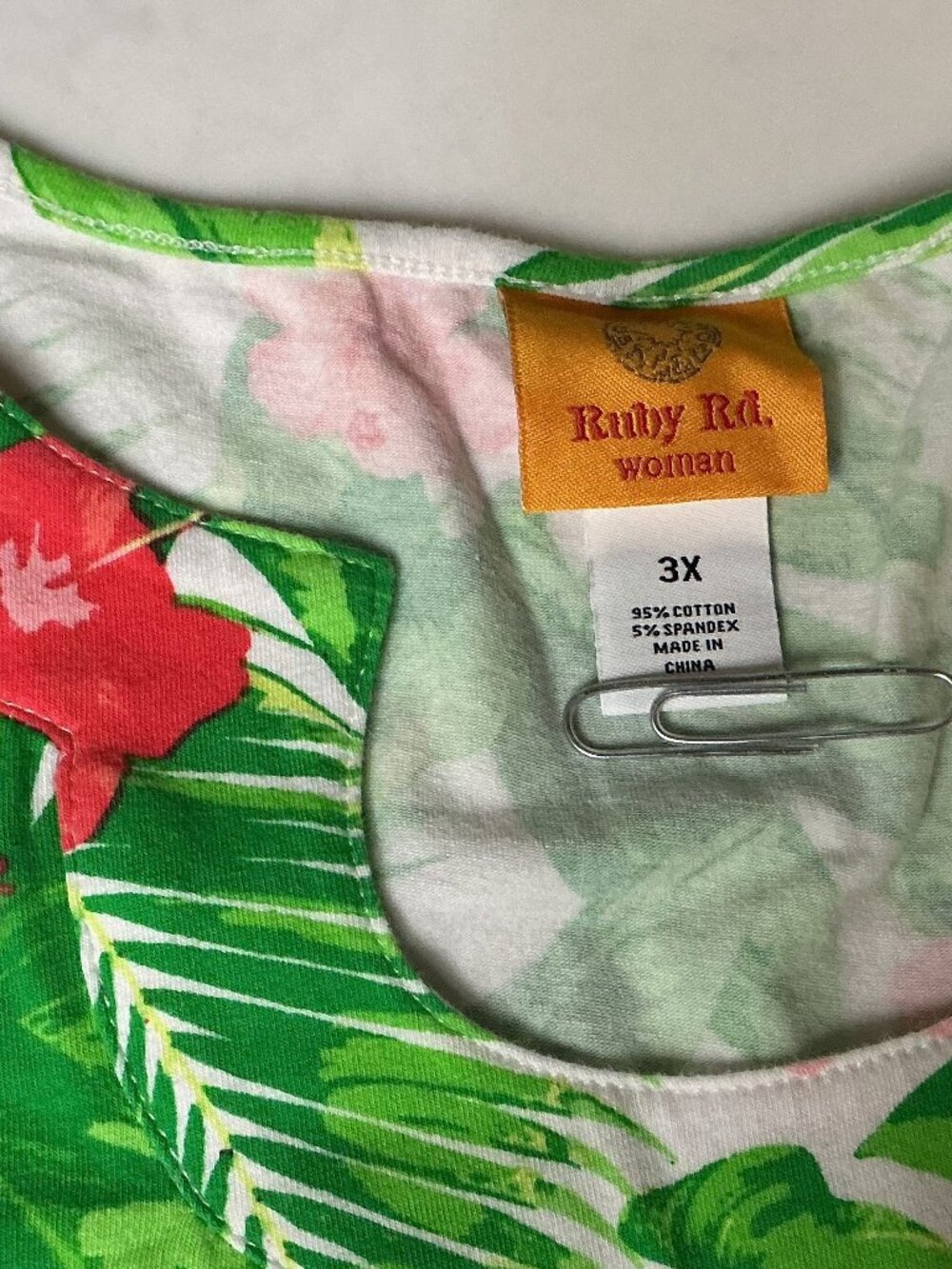 C903 Ruby Red T-Shirt Hawaiian Flower Pattern and 3/4 Sleeve